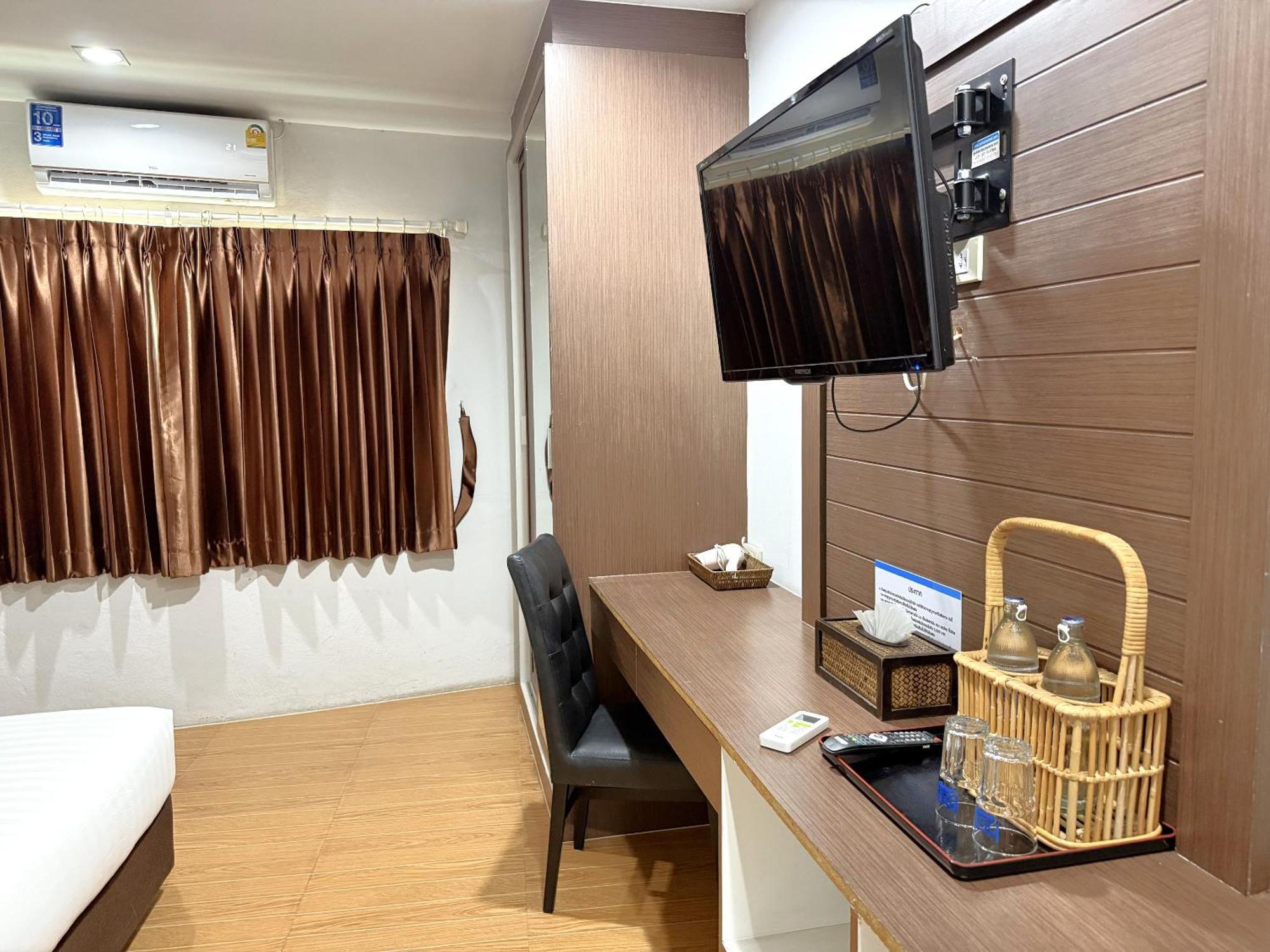 Bed By Cruise Hotel At Samakkhi-Tivanont Nonthaburi Exterior photo
