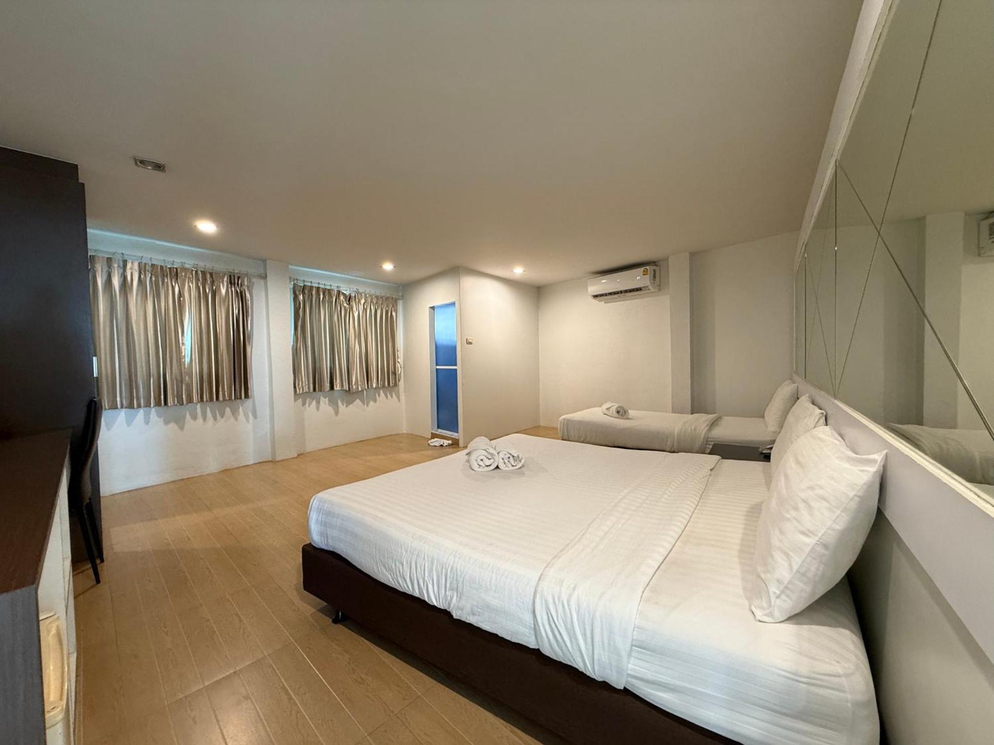 Bed By Cruise Hotel At Samakkhi-Tivanont Nonthaburi Exterior photo