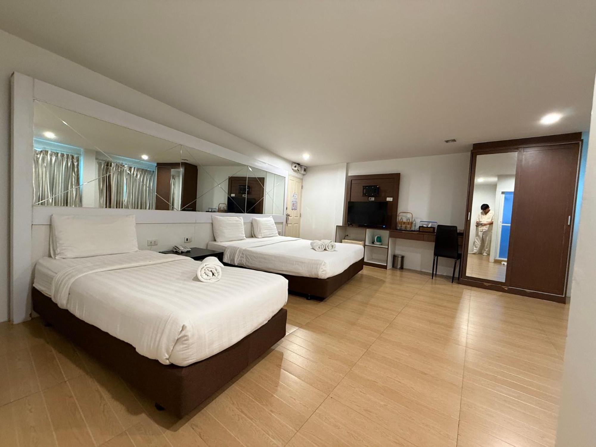 Bed By Cruise Hotel At Samakkhi-Tivanont Nonthaburi Exterior photo