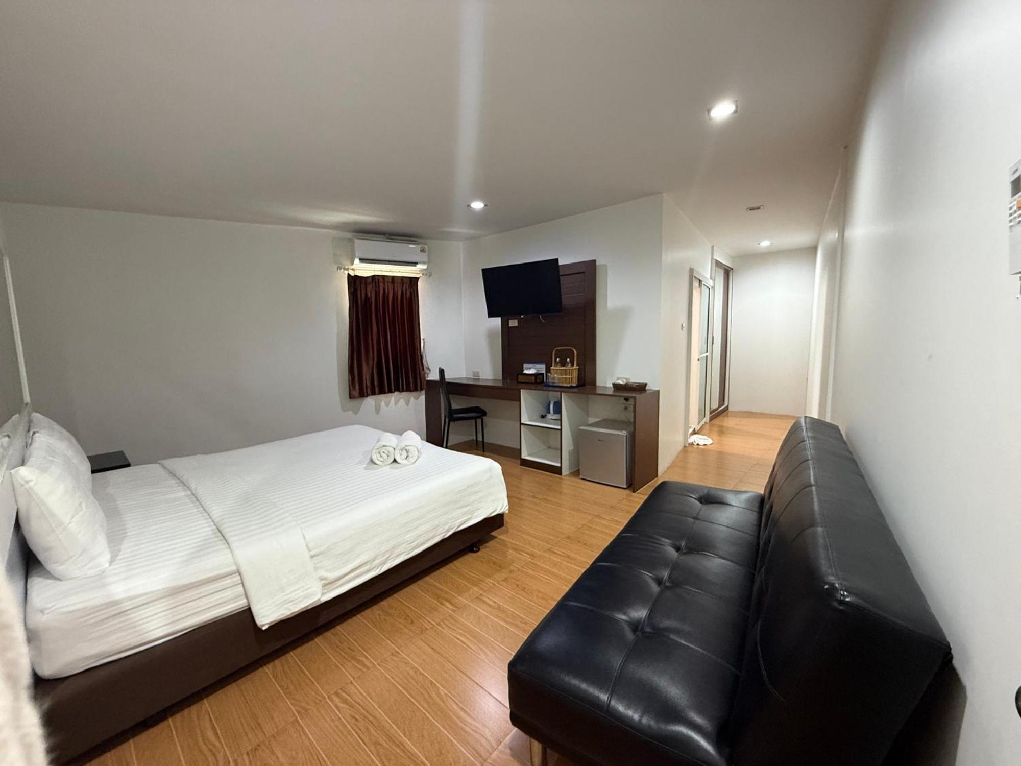 Bed By Cruise Hotel At Samakkhi-Tivanont Nonthaburi Exterior photo