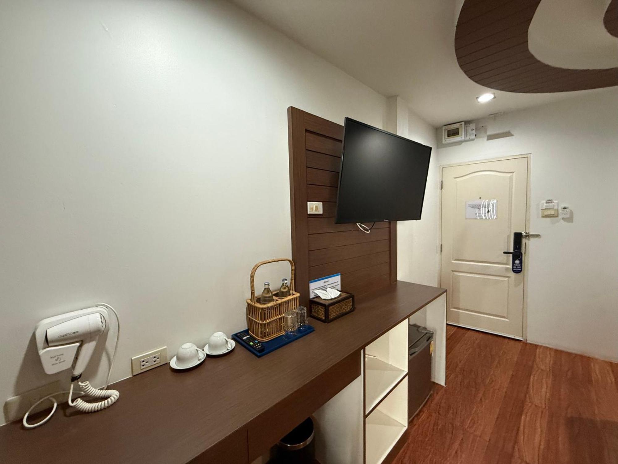 Bed By Cruise Hotel At Samakkhi-Tivanont Nonthaburi Exterior photo